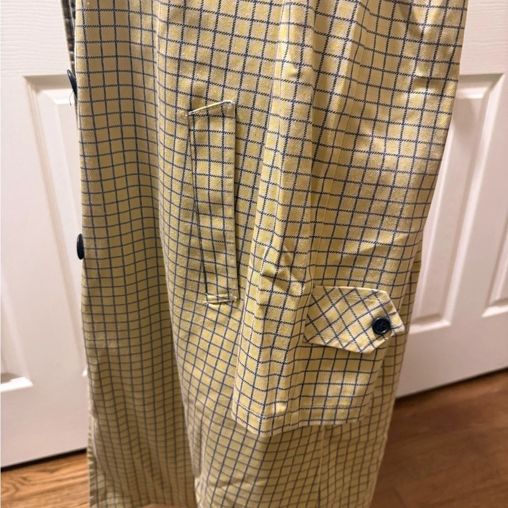 1960s Vintage Sears Stylish Beige and Black Checkered Trench Coat - Picture 4 of 10